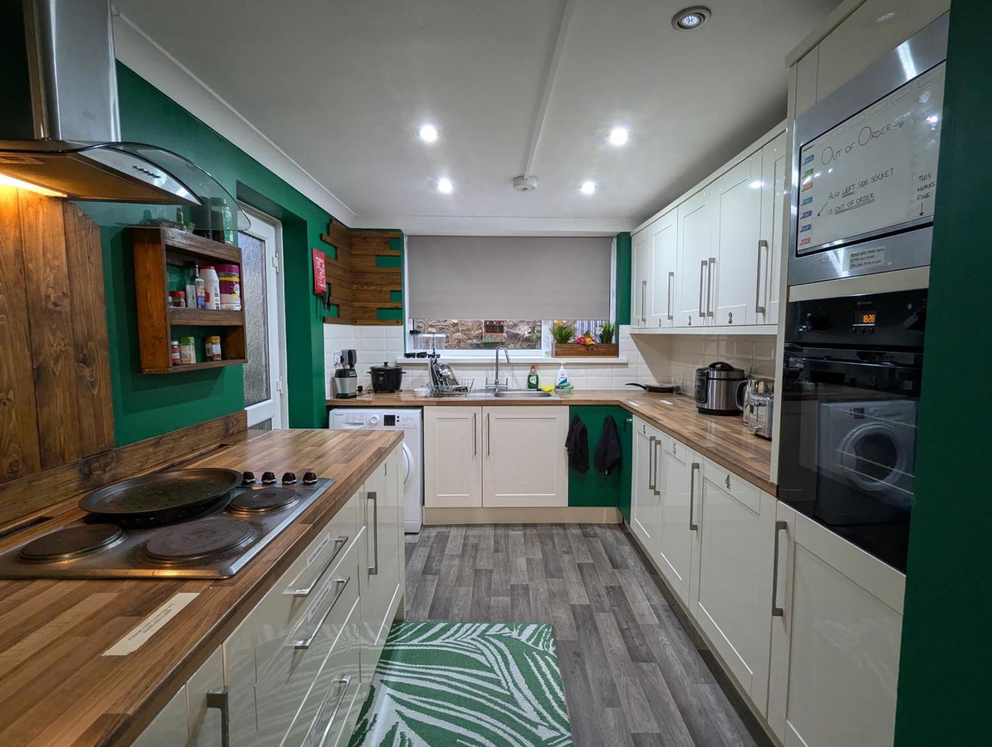 R3 - Cozy Small Double - City & Beach Access, Wifi, Free Parking - Self Catering Swansea Eksteriør bilde