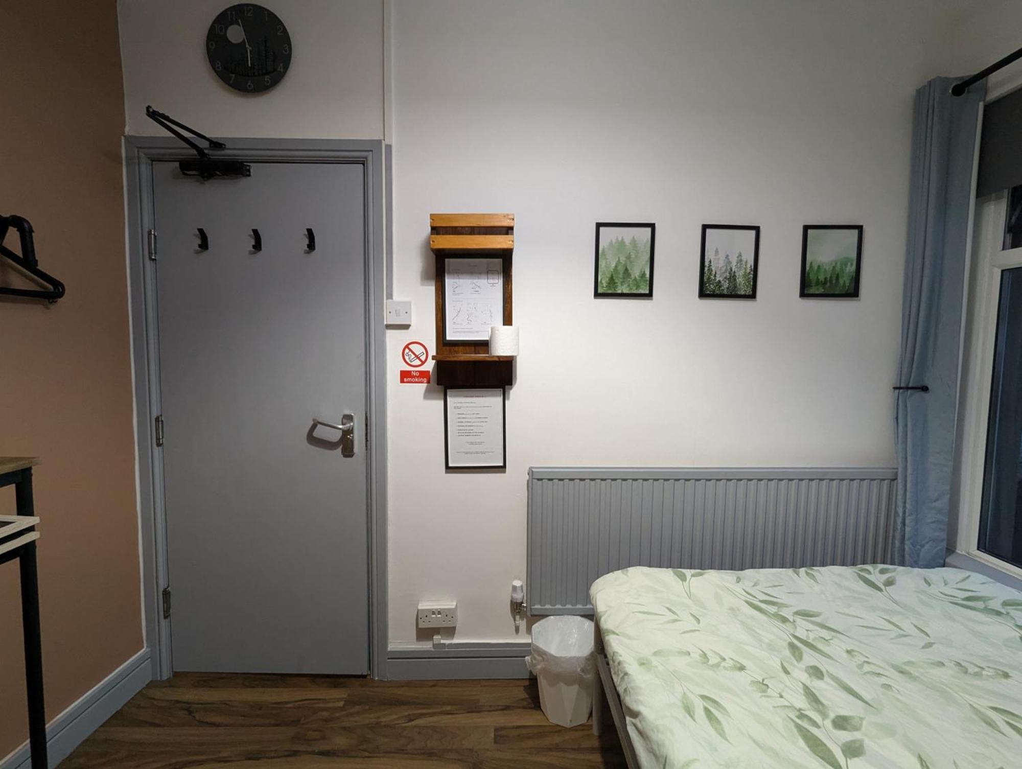 R3 - Cozy Small Double - City & Beach Access, Wifi, Free Parking - Self Catering Swansea Eksteriør bilde