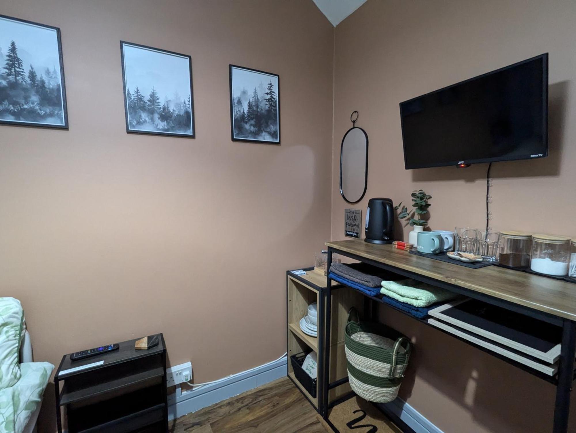 R3 - Cozy Small Double - City & Beach Access, Wifi, Free Parking - Self Catering Swansea Eksteriør bilde