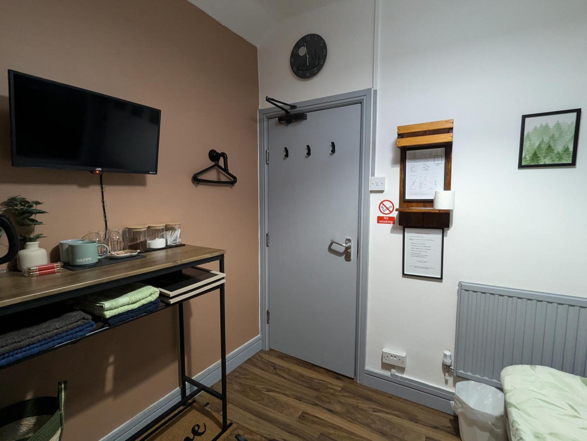 R3 - Cozy Small Double - City & Beach Access, Wifi, Free Parking - Self Catering Swansea Eksteriør bilde