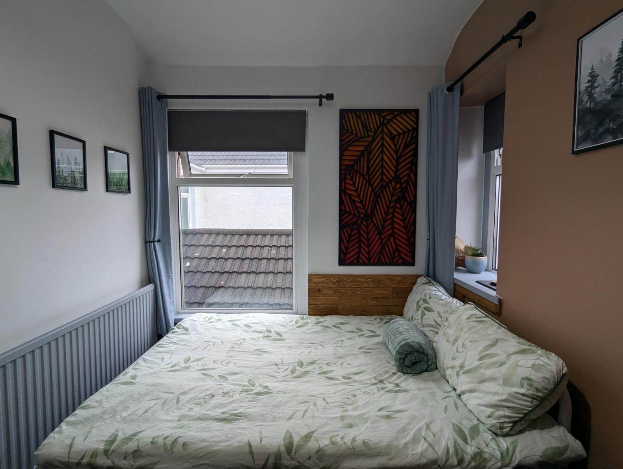 R3 - Cozy Small Double - City & Beach Access, Wifi, Free Parking - Self Catering Swansea Eksteriør bilde